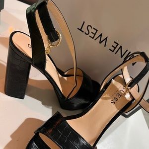 Women heels size 7 almost like new